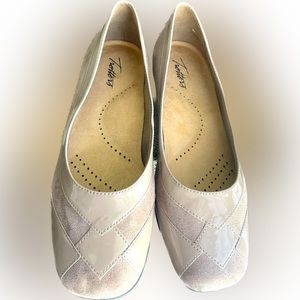 Trotters “Sharp” Flats Women's Shoes, W9
